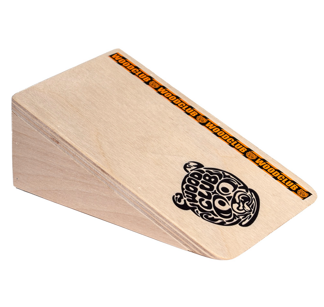 WoodClub Fingerboard Ramp - Daily Kicker - Drevené Fingerboardy